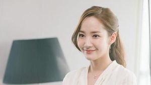 Inspirasi Baju Kerja Ala Kim Mi So di Whats Wrong with Secretary Kim?