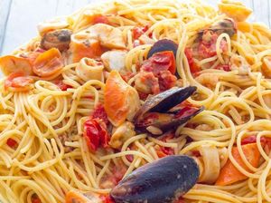 Baru Gajian? Enaknya Makan Spaghetti Marinara dan Carbonara yang Gurih Enak Baru Gajian? Enaknya Makan Spaghetti Marinara dan Carbonara yang Gurih Enak