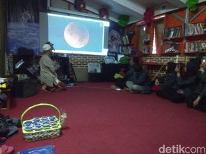 Gerhana Bulan Total, Desa Wisata Lembang Gelar Pasar Purnama