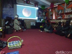 Gerhana Bulan Total, Desa Wisata Lembang Gelar Pasar Purnama