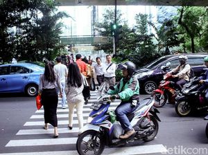 Rupa-rupa Komentar Penyeberang Pelican Crossing Bundaran HI