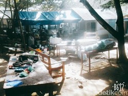 Gelombang Tinggi Porak-Porandakan Bangunan di Pantai Blitar