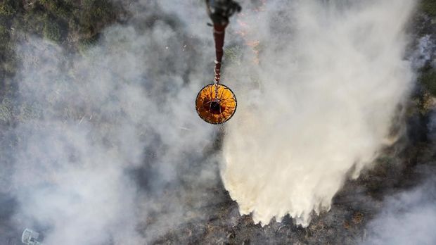 ''water boombing'' di Pedamaran Induk, Ogan Komering Ilir (OKI), Sumatera Selatan, Kamis (19/7).