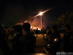 Oknum Suporter Persebaya Vs Persib Bikin Rusuh di Luar Stadion