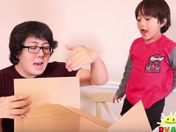 YouTuber Usia 7 Tahun Ini Raup Rp 14 Miliar Per Bulan