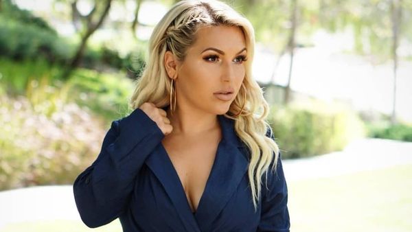 Elena Gant, Wanita Kerdil Paling Seksi dan Cantik di Dunia