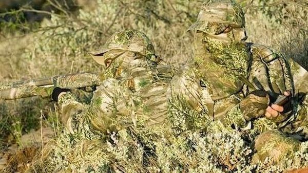Penyamaran Hebat Pemburu Hewan Bikin Mata Bingung