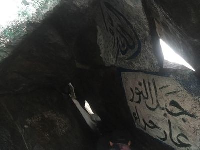 Potret Gua Hira di Balik Terjalnya Jabal Nur