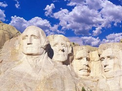 Daki Gunung 4 Presiden AS, Pria 19 Tahun Didenda Rp 14 Juta