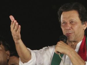 Dua Hari Usai Divaksin, PM Pakistan Imran Khan Positif COVID-19