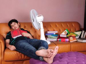 Tidur dengan Kipas Angin Menyala? Boleh Sih, Tapi Awas Leher Kaku