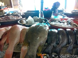 Gelombang Tinggi Paksa Nelayan Tak Melaut, Ini Dampaknya