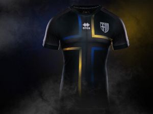 Jersey Keren Parma di Comeback-nya ke Serie A