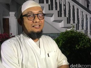 Senyum Semangat Novel Baswedan yang Hari Ini Ngantor Lagi di KPK