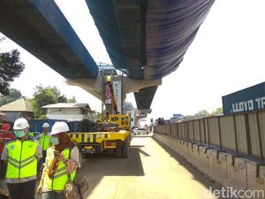 Strategi Agar Alat Berat Tak Mondar-mandir Bikin Macet Tol Japek