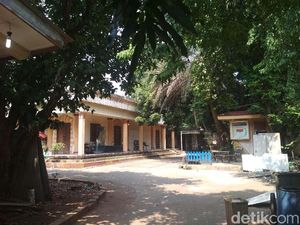 Penampakan Rumah Elvy Sukaesih yang Terancam Disita