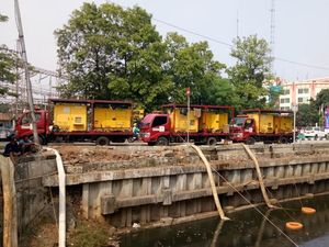 Video: Atasi Bau, Air Kali Item Dipompa ke Kali Sunter