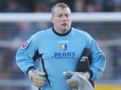 Kevin Pressman berkarier sebagai pesepakbola selama 22 tahun, sebagian besar di antaranya sebagai kiper Sheffield Wednesday. Meski pernah membela timnas Inggris U-21, ia tak pernah masuk timnas senior. Foto: Pete Norton/Getty Images