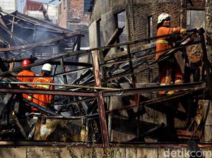 Kebakaran Lahap Pemukiman Padat di Sunter Agung Kebakaran Lahap Pemukiman Padat di Sunter Agung