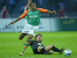Nama Ailton pernah melejit saat membela Werder Bremen dan Schalke 04. Ailton terlihat kekar di masa kejayaannya, tapi berat badannya terus naik di akhir kariernya. Foto: Stuart Franklin/Getty Images