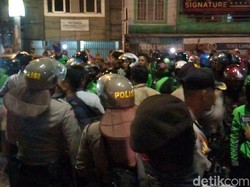 Video: Abang Ojol Vs Opang Bentrok di Bandung