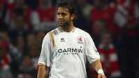 Mido sempat tampil menjanjikan di awal kariernya, terutama saat membela Ajax. Tapi, ia tak pernah benar-benar jadi pemain hebat, terutama karena persoalan kebugaran dan kedisiplinan. Foto: Paul Gilham/Getty Images