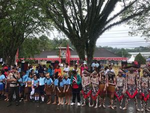 Bareng Komunitas, Pertamina Ramaikan Kirab Obor Asian Games di Sorong