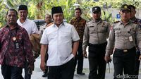 Gaya Santai Zainudin Hasan Saat Digiring ke KPK