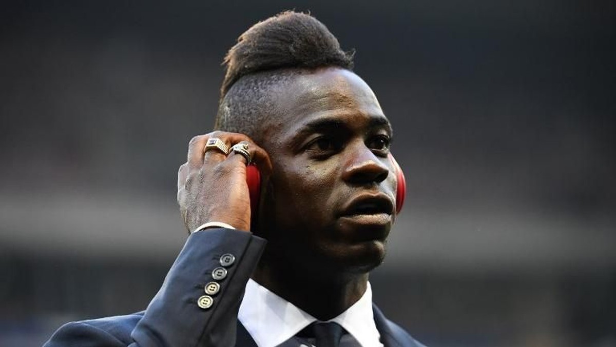 Menyoal spekulasi masa depan Mario Balotelli, kabar dusta dari agennya, juga klaim minat dari PSG (Foto: FRANCK FIFE/AFP)