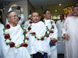 Potret Rombongan Jemaah Haji Pertama yang Tiba di Mekah