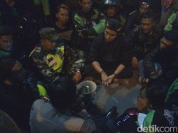 Bentrok dengan Opang di Bandung, Massa Ojol Diredam Aparat