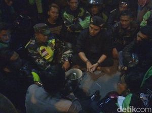 Bentrok dengan Opang di Bandung, Massa Ojol Diredam Aparat Bentrok dengan Opang di Bandung, Massa Ojol Diredam Aparat