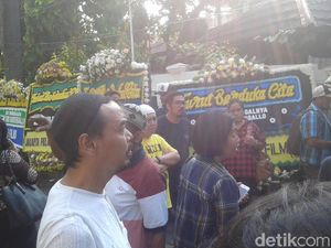 Tino Saroengallo Sempat Ucapkan I Love You pada Istri Tino Saroengallo Sempat Ucapkan I Love You pada Istri