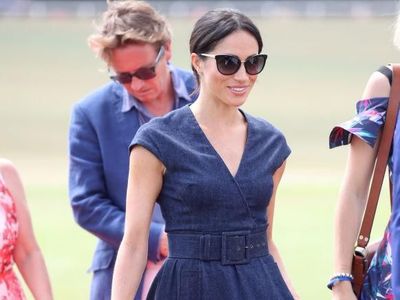 Biasa Pakai Barang Mewah, Meghan Markle Kini Pakai Tas Rp 500 Ribu