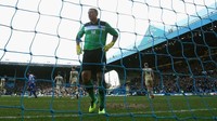 Paddy Kenny, yang pernah membela Sheffield United dan Queens Park Rangers, punya satu masalah besar dalam kariernya: berat badan. Kebugarannya kerap dipertanyakan. Foto: Matthew Lewis/Getty Images
