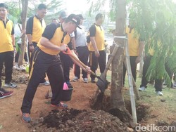 Video: TNI-Polri Bergerak Hijaukan RPTRA Kalijodo