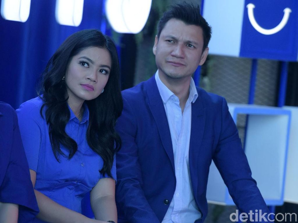 Christian Sugiono Pernah Usir Titi Kamal dari Mobil? Christian Sugiono Pernah Usir Titi Kamal dari Mobil?