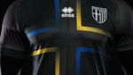 Hitam dan Elegannya Jersey Baru Parma