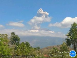 Gunung Agung Erupsi Lagi, Tinggi Kolom Abu 3,7 Km
