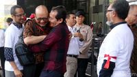 Sambutan dan Pelukan Pimpinan KPK untuk Novel Baswedan