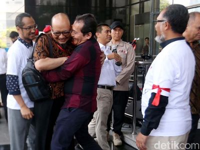 Sambutan dan Pelukan Pimpinan KPK untuk Novel Baswedan