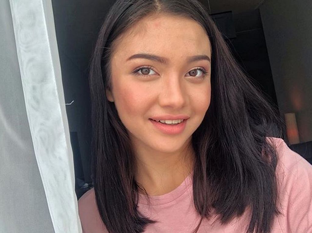 Mengenal Lebih Dekat Angela Gilsha yang Sedang Diperbincangkan Mengenal Lebih Dekat Angela Gilsha yang Sedang Diperbincangkan