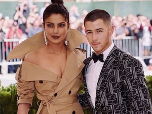 Nick Jonas dan Priyanka Chopra Makin Intim usai Tunangan