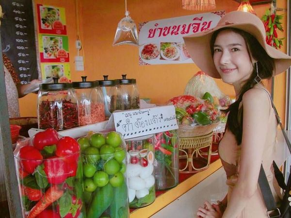 Cantiknya Nattasha Nauljam, Aktris Thailand yang Doyan Jajan Salad Hingga Mi