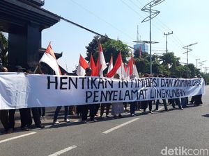 Stop Intimidasi, Warga Waduk Sepat Geruduk Polda Jatim