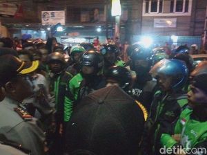 Ojol vs Opang Kembali Memanas, Jalan Bojongsoang Macet Panjang Ojol vs Opang Kembali Memanas, Jalan Bojongsoang Macet Panjang