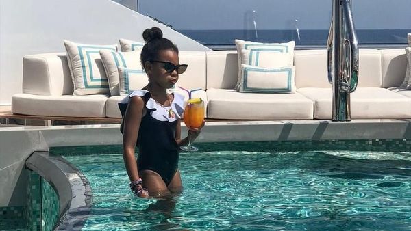 Foto: Lihat Gaya Centil Putri Beyonce saat Liburan di Eropa