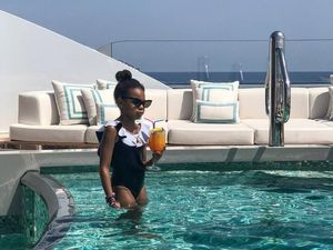 Foto: Lihat Gaya Centil Putri Beyonce saat Liburan di Eropa