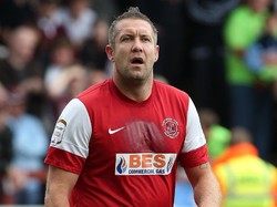 Berposisi striker, Jon Parkin cuma pernah membela klub-klub kecil di Inggris. Melihat penampilan luarnya saja, kita akan tahu bahwa berat badan Parkin tak ideal. Foto: Pete Norton/Getty Images