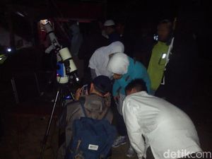 Begini Suasana Imah Noong Lembang saat Gerhana Bulan Total